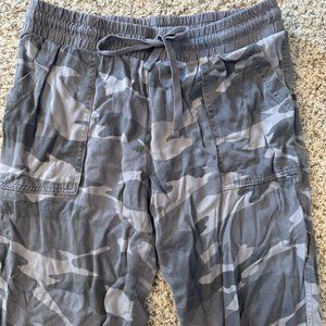 SPLENDID CAMO 7/8 LENGTH STYLE COMFORT JOGGERS